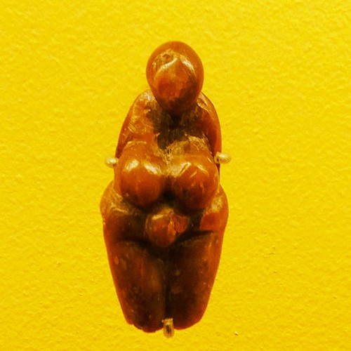 Paleolithic "Venus" figurine In the Musée d'Archéologie na… Flickr