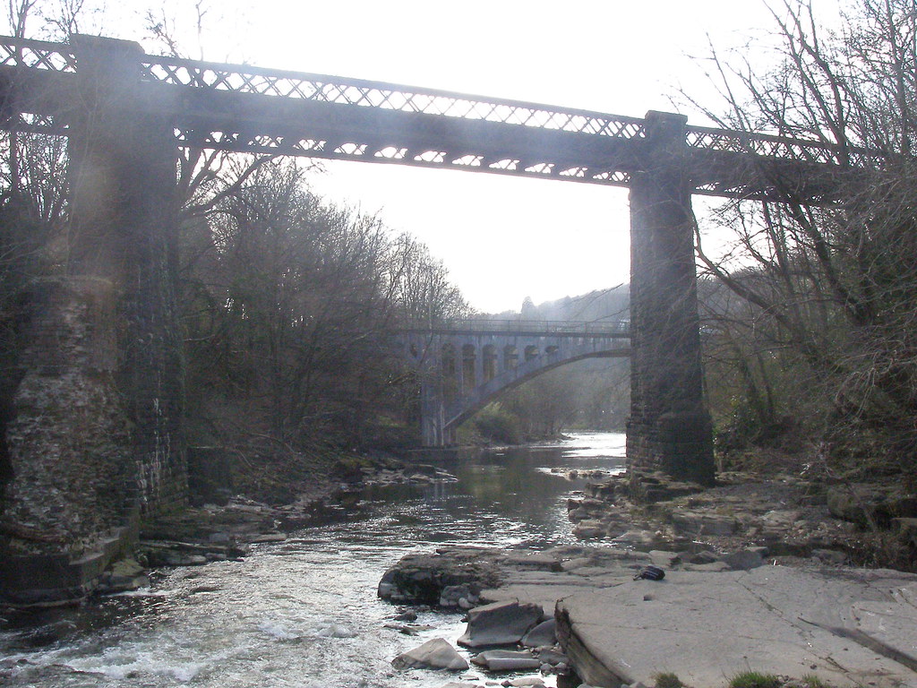 Old and new bridges. Berw Road Pontyrpidd Daniel Beazer Flickr
