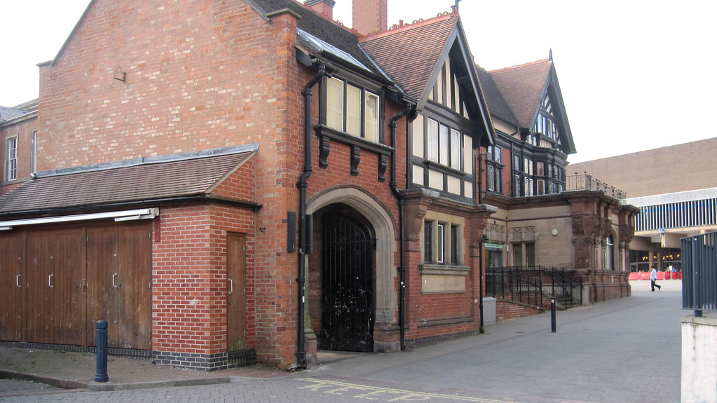 Royal Oak Building Archway to rear yard John Simpson Flickr