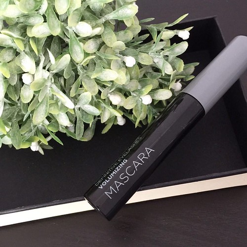 Use mascara to make eyes appear instantly rounder and bigg… Flickr