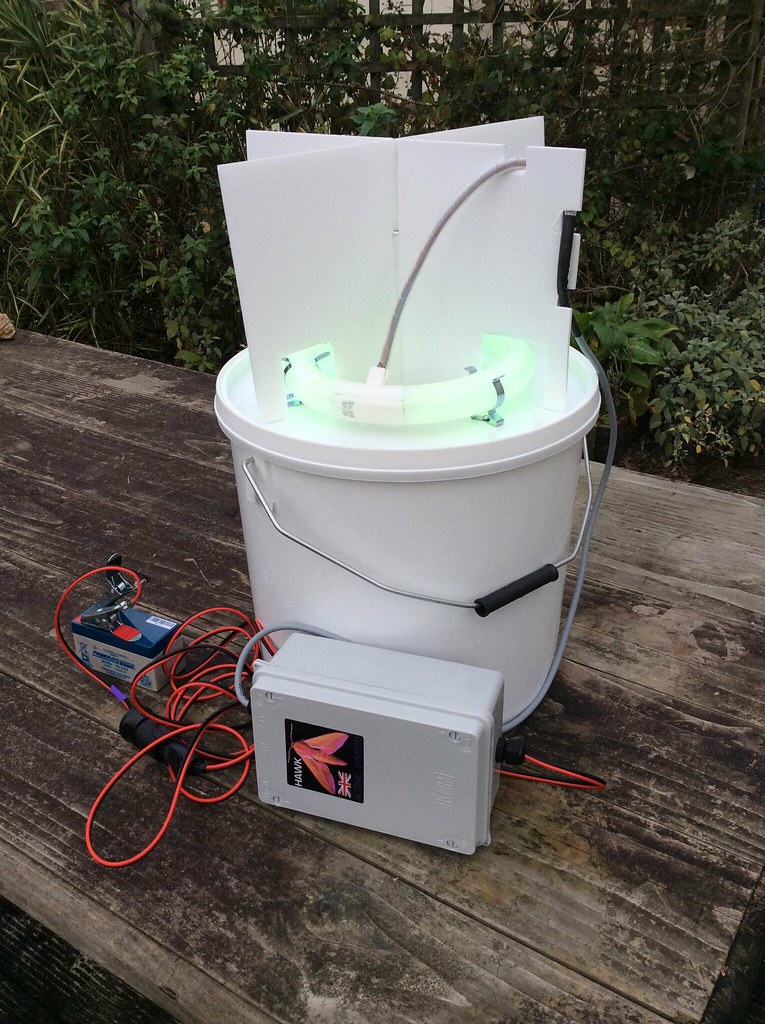 DIY portable moth trap 12v Light bulb Synergetic TG22/BGX… Flickr