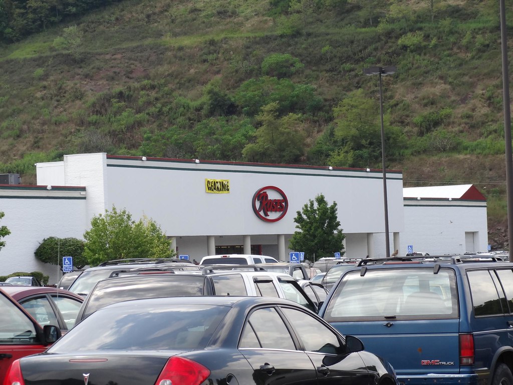 Roses; former Montgomery Ward, Hills, Ames, Steve & Barry'… Flickr