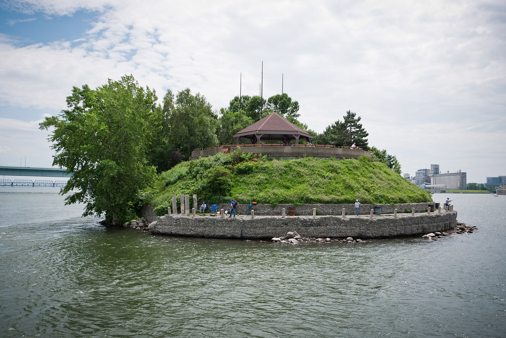 Fishing; Cité du Havre, Montreal Ed Hawco Flickr