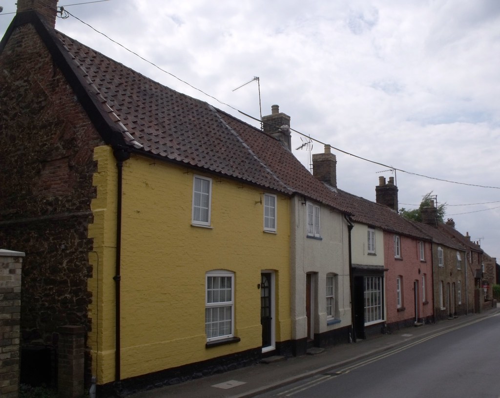 Paradise Road, Downham Market colourful houses a photo on Flickriver