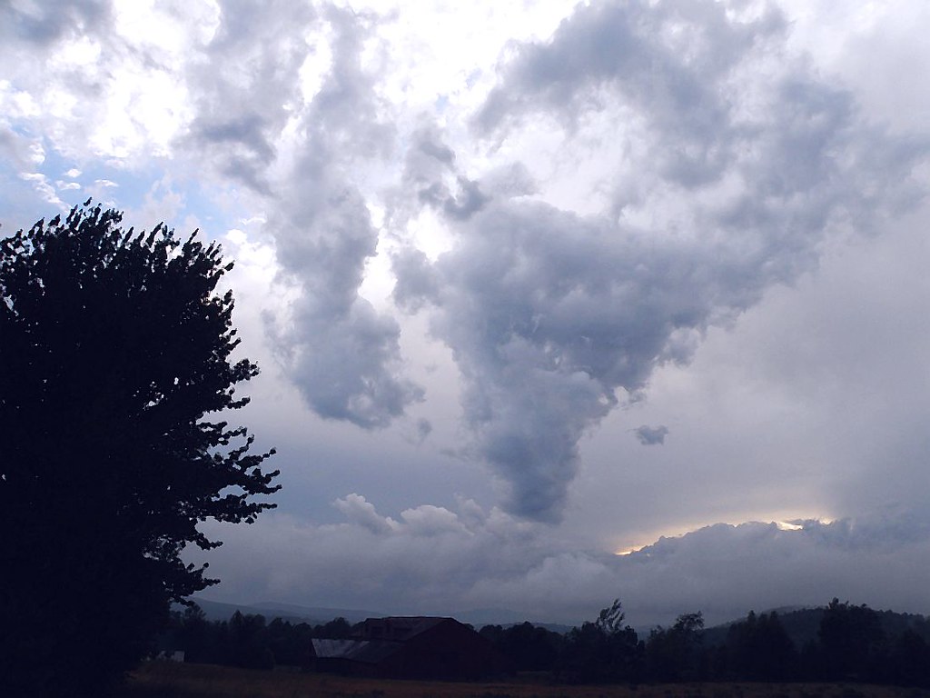 2011_0726TurbulentClouds0003 Cornish, Maine. Afternoon and… Flickr