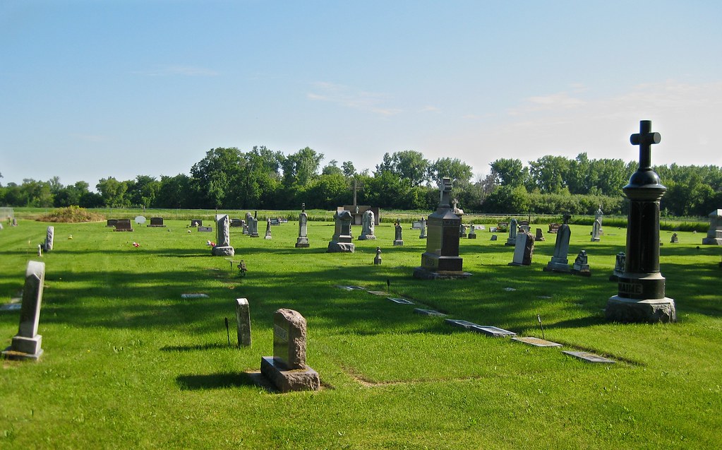 32 Neche, North Dakota Catholic cemetery in Neche, North D… Flickr