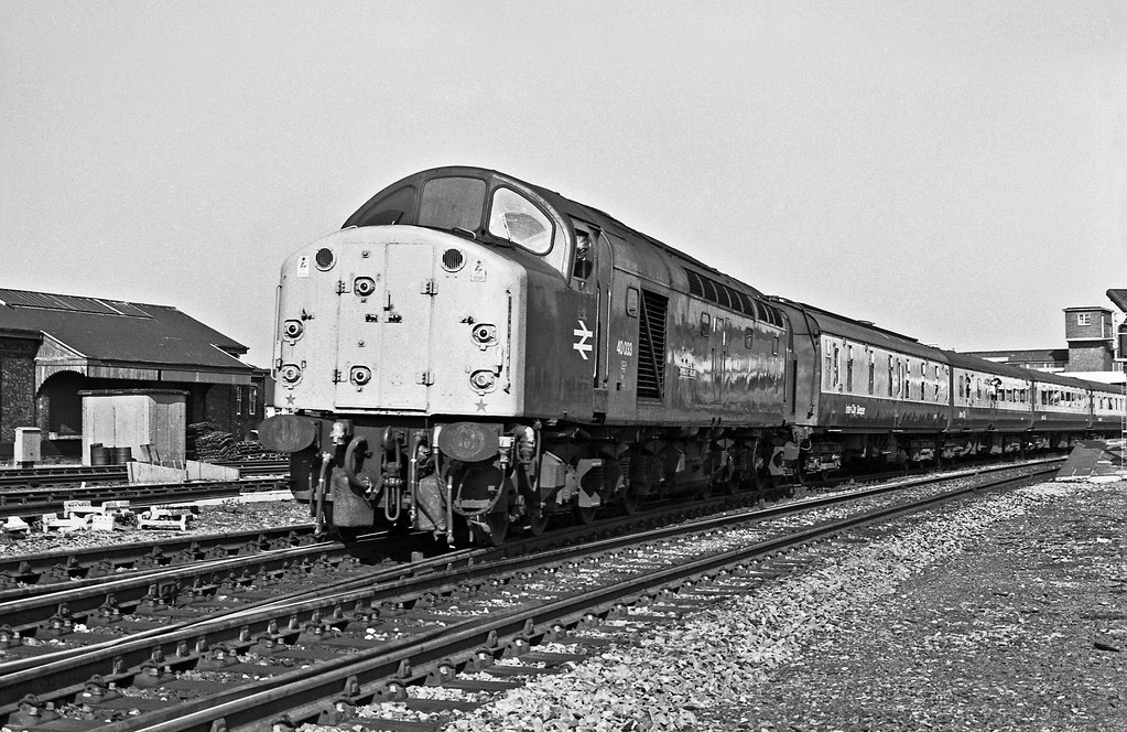 40033 Llandudno Junction 08/05/82 40033 leaves Llandudno J… Flickr