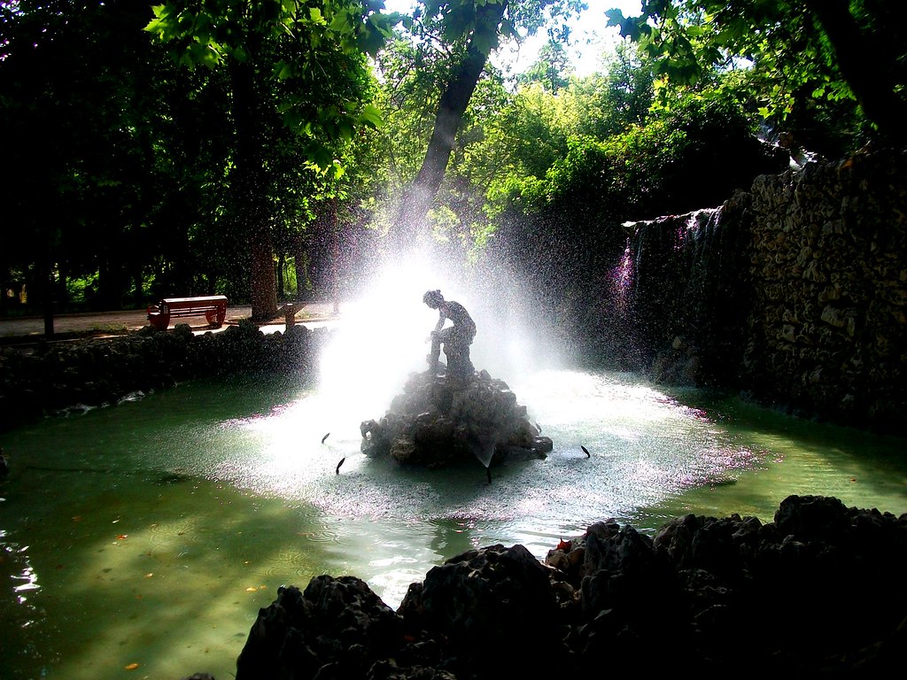 La fuente de la eterna juventud Lugar Paseo de la Isla, B… Flickr