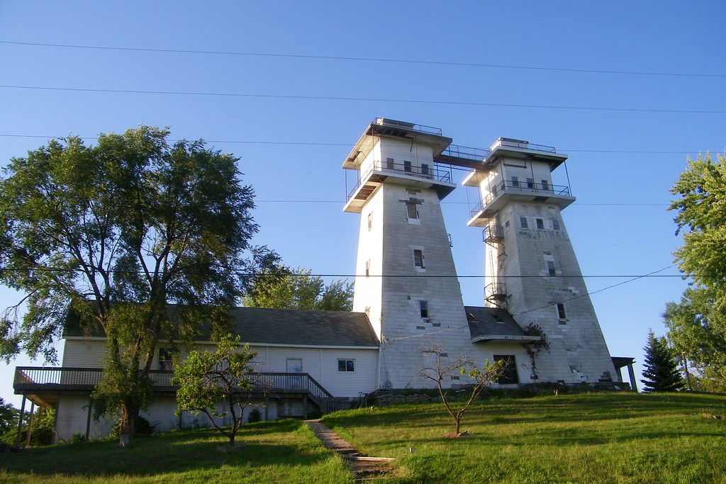 Irish Hills Towers (Irish Hills, Lenawee County, Michigan)… Flickr