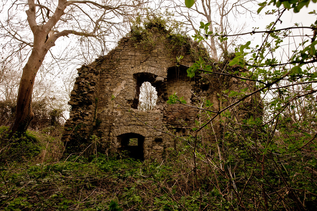 Old Place Manor Ruins, Llantwit Major cliff hellis Flickr