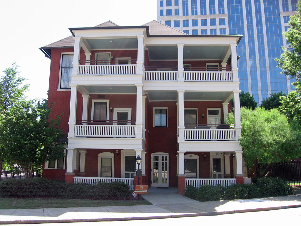 Outside of Margaret Mitchell house Margaret Mitchell lived… Flickr