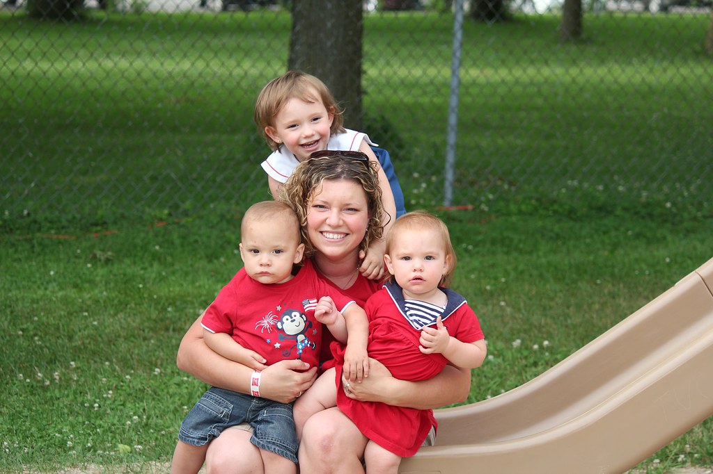Erin and kids at Stone Bank Park Warbucks2 Flickr