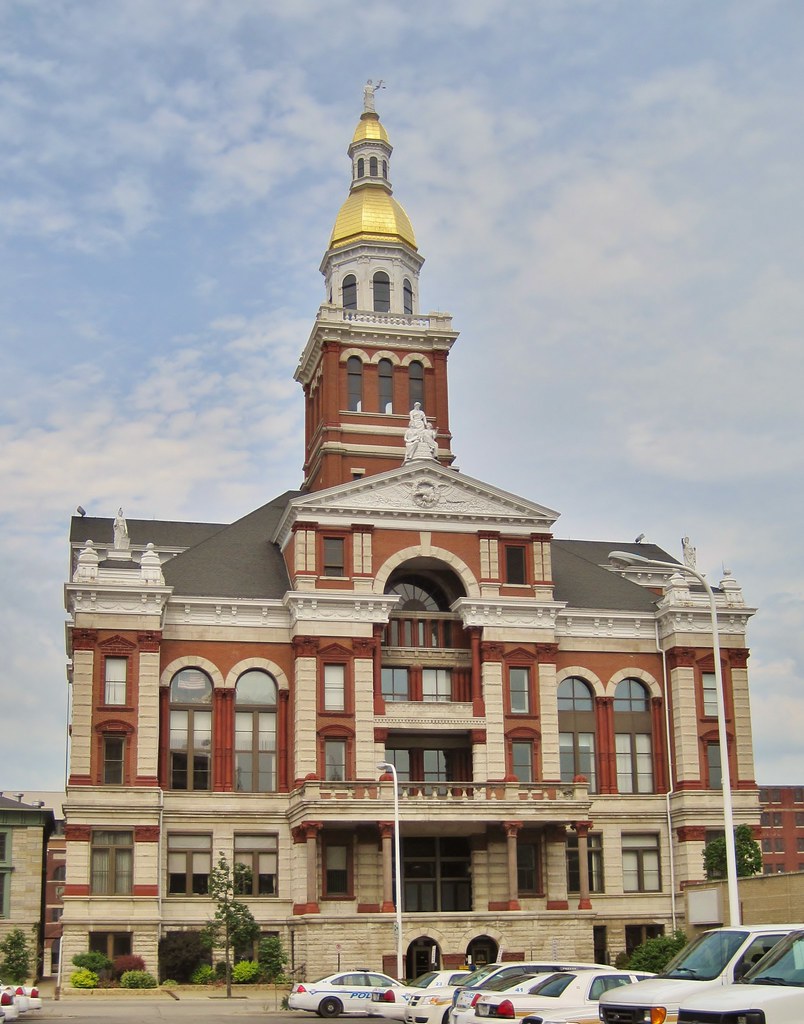 Dubuque County Courthouse The Dubuque County Courthouse (1… Flickr