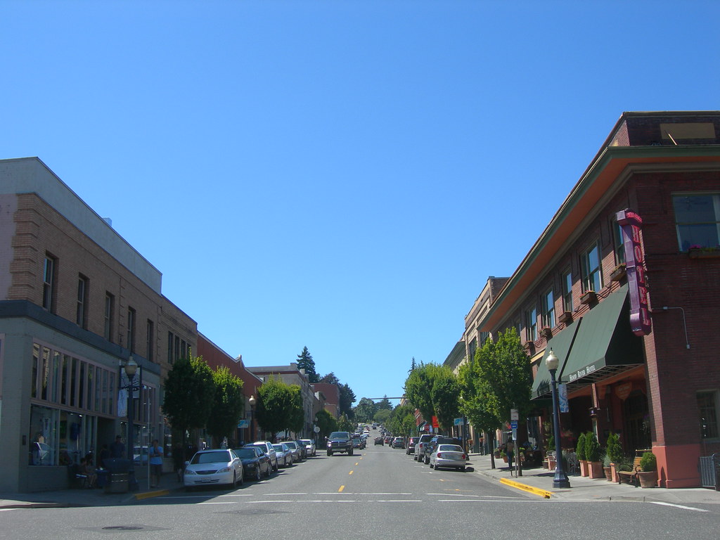 Downtown Hood River, Oregon Oak Street is the "main" stree… Flickr