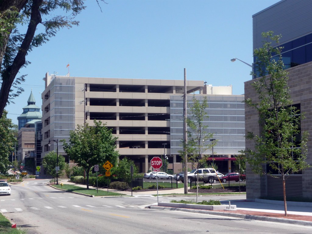 Cherry street looking east Grand Rapids creed_400 Flickr