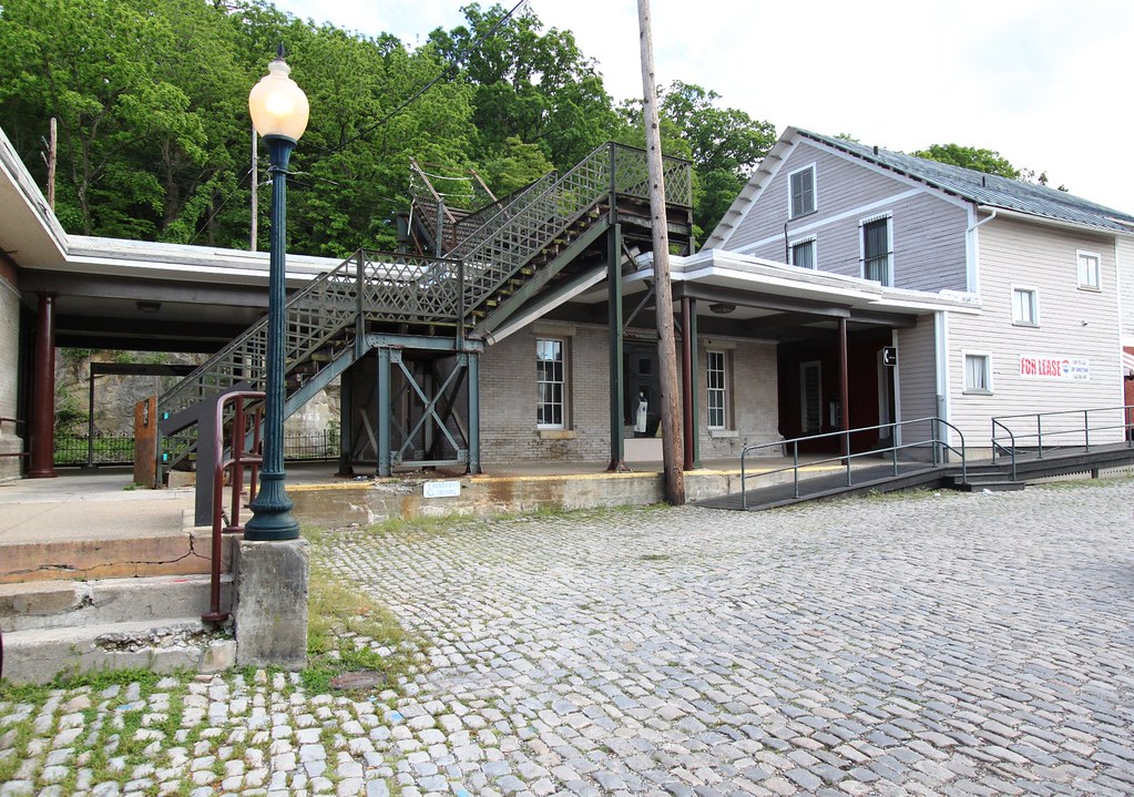 Railway station IMG_2422 Railway station, Staunton, Virgin… Flickr
