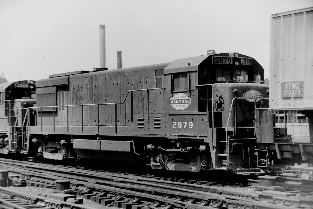 2879 Penn Central General Electric "U28B" 2,800 hp BoBo … Flickr