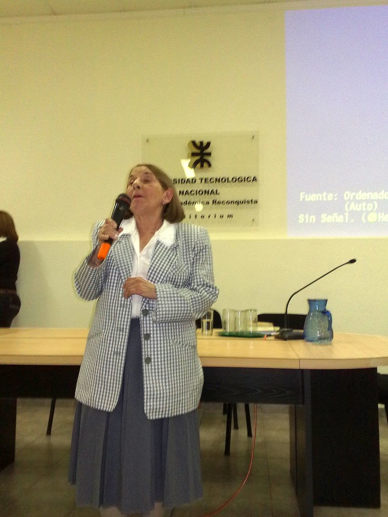 20100915_Dra._Hilda_MolinaConferencia_Presentación_Libr… Flickr