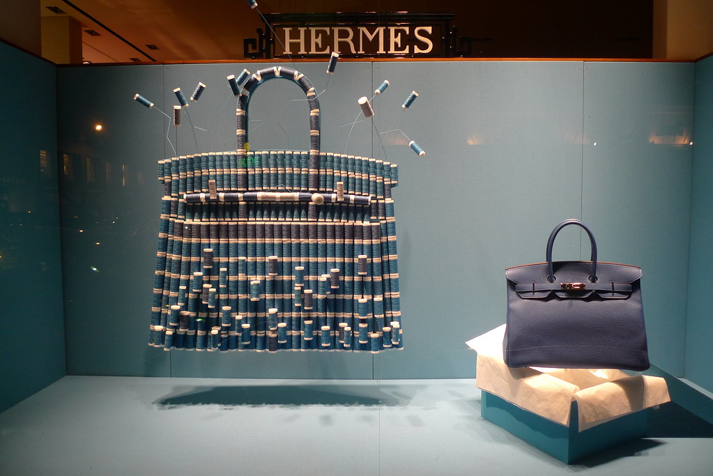 Vitrines Hermès Paris, juillet 2011 www.journaldesvitrin… Flickr