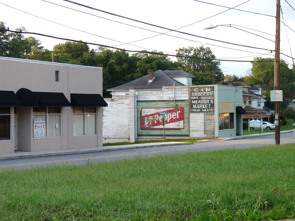distant view of former C&M Grocery in Lynchburg, Virginia Flickr