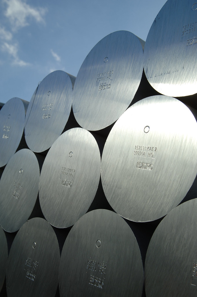 Cast extrusion ingot Hydro casts extrusion ingot at plants… Flickr