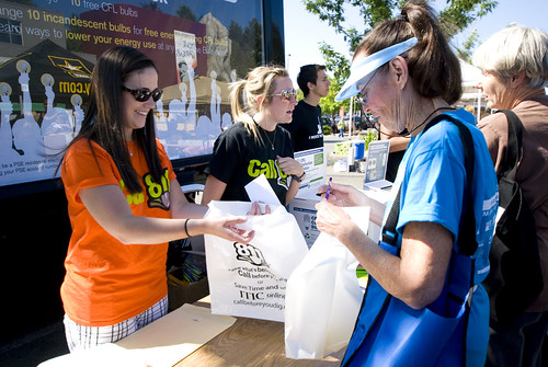 PSE booth at Bellevue’s National Night Out PSE employees i… Flickr