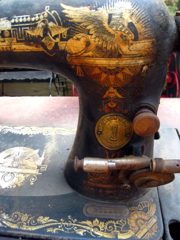 The Singer Sphinx This old Singer Sphinx Treadle Sewing Ma… Flickr