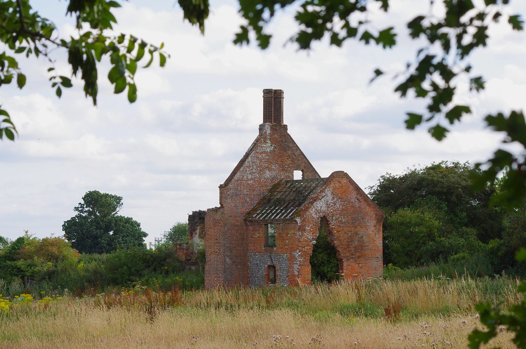 Rookery Farm Framed Rookery Farm, Scottow, Norfolk. This… Flickr