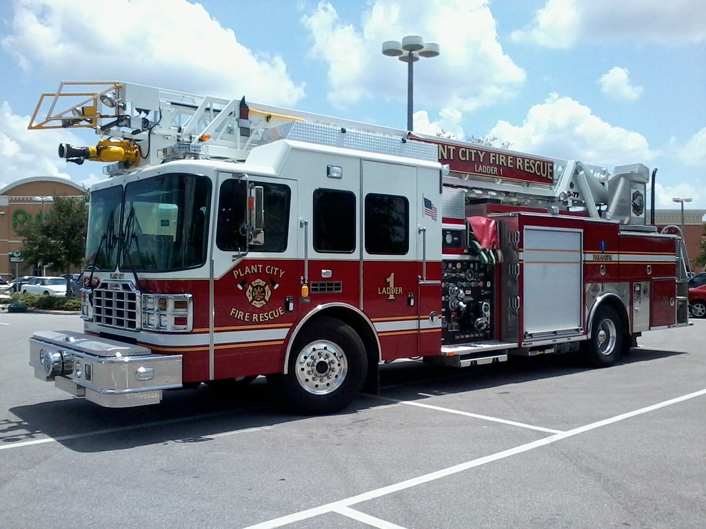 Plant City Fire Dept Ladder 1 The crew was picking up dinn… Flickr