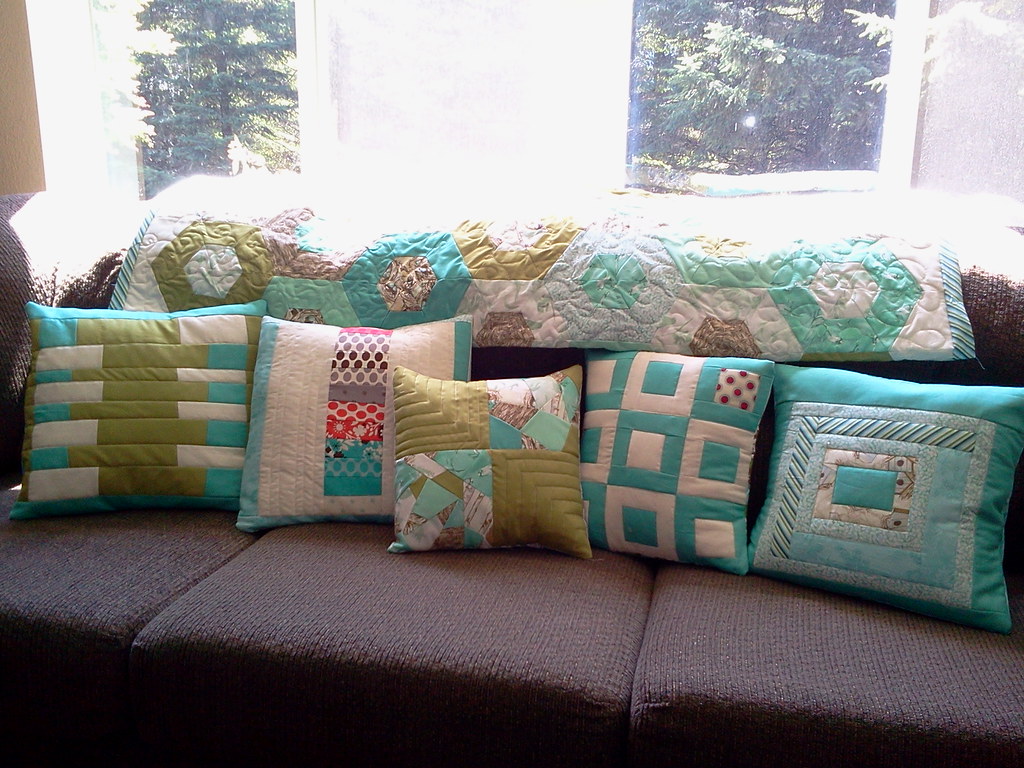 Quilt and pillows. redfirquilter Flickr