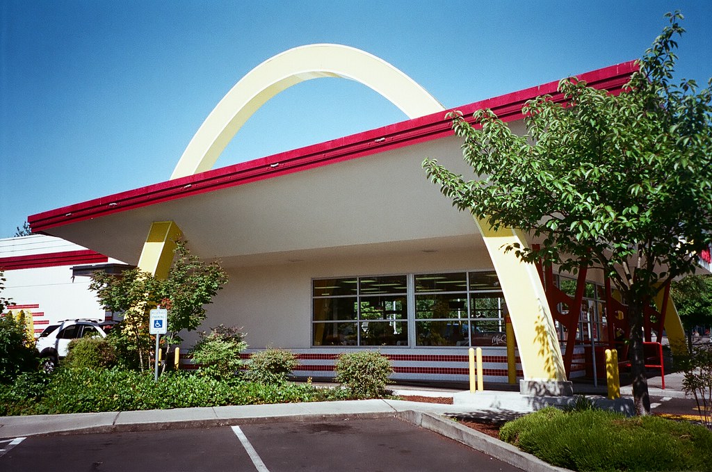 McDonald's Lakewood, WA Retro golden arches design Flickr