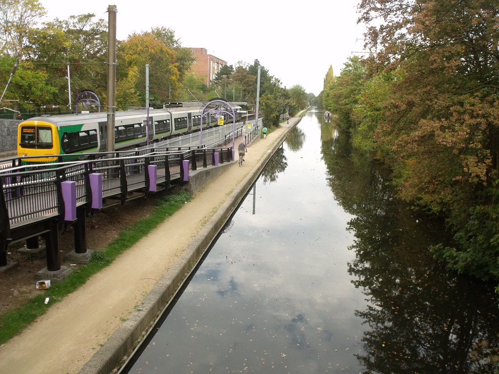 Bournville Station and the Worcester and Birmingham Canal … Flickr