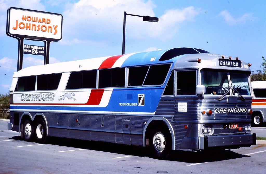 Greyhound bus 6117 (MCI MC7) taken at Nashville, TN on Oc??? Flickr