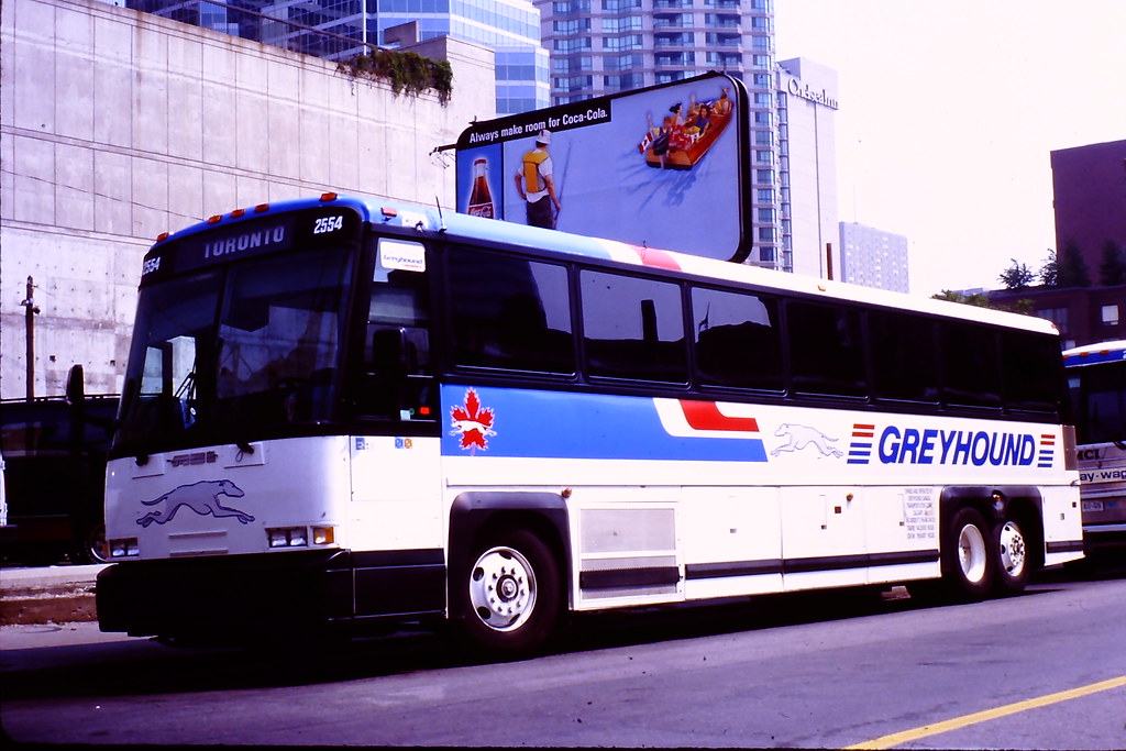 Greyhound Canada bus 2554 (MCI 102B3) taken at Toronto, ON… Flickr