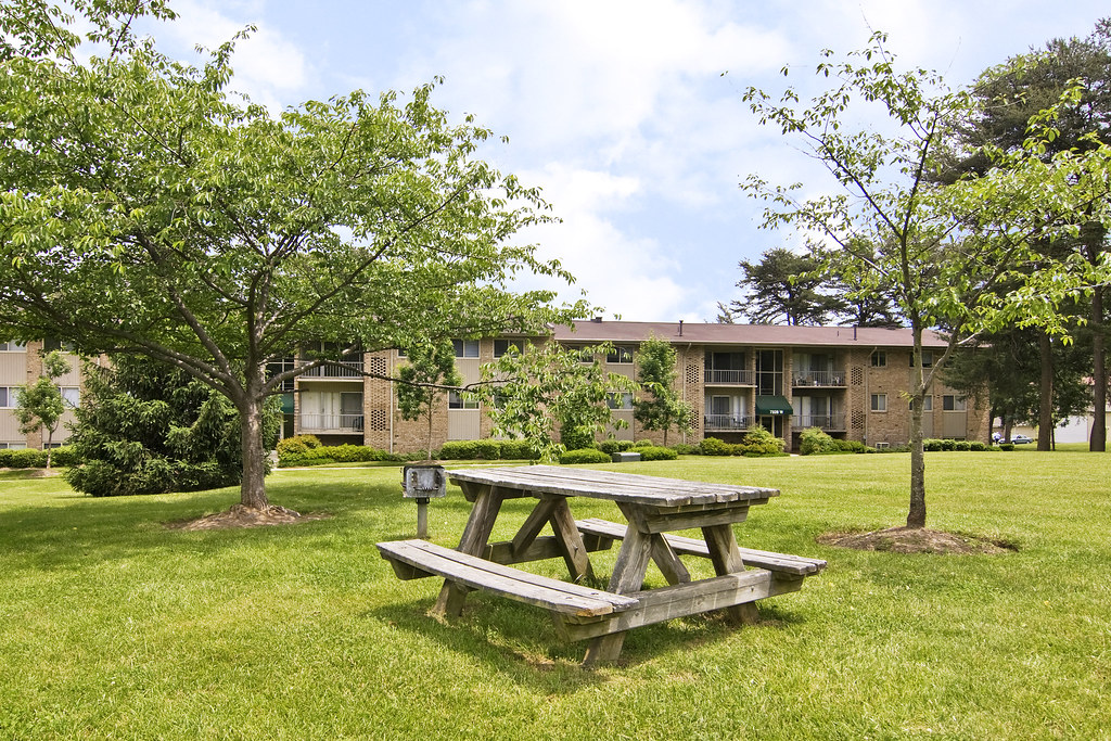 Woodside Apartments Woodside Apartments is located in Glen