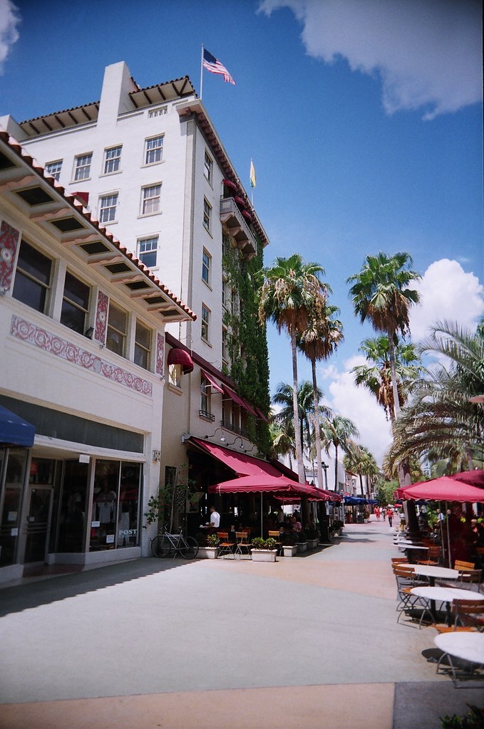 Lincoln Road Mall Vivitar Ultra Wide and Slim camera and W… Flickr