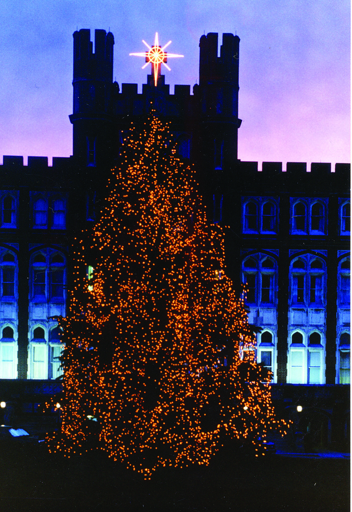 Marquette Hall Christmas Tree A dazzling Christmas tree in… Flickr