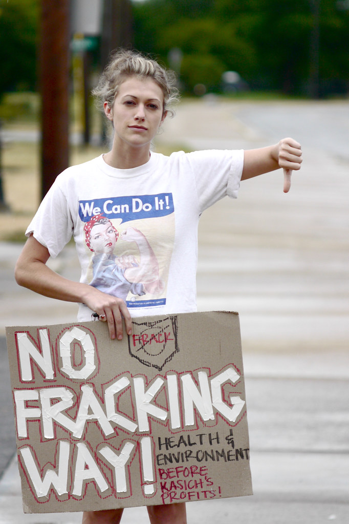 Gov_Kasich_Sandusky_Viewpoint_Apts_2011 A protestor stood … Flickr