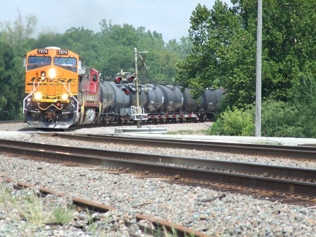 Edgerton, Kansas. ES44DC 7274, looks absolutely resplenden… Flickr