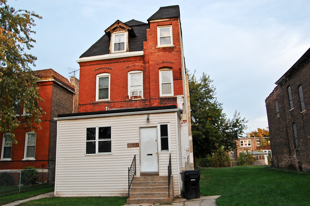 10751 S. Cottage Grove This 1888 row house at 10751 S. Cot… Flickr
