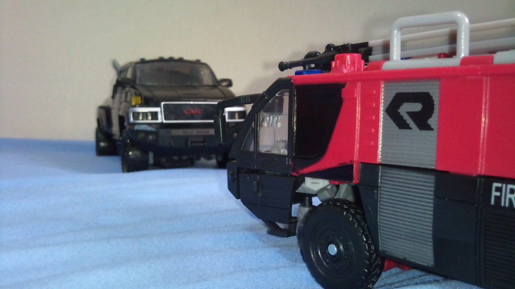 Ironhide vs Sentinel Prime a photo on Flickriver