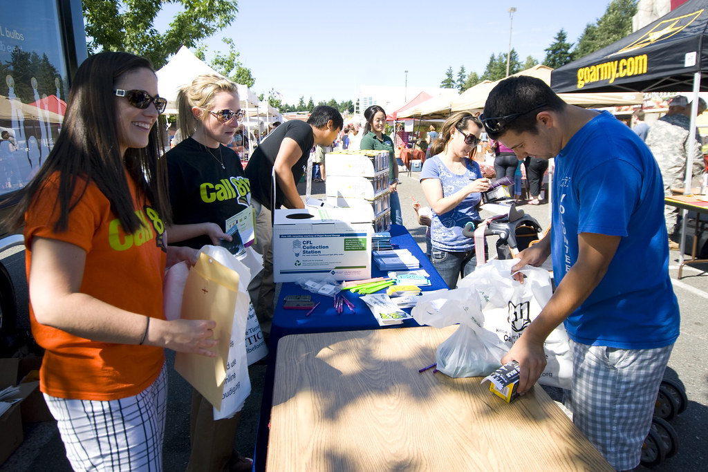 PSE booth at Bellevue’s National Night Out PSE employees i… Flickr