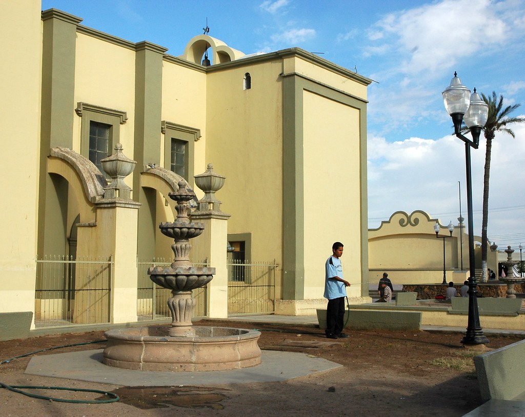 A man cleaning the dry fountain area, yellow and green pai… Flickr