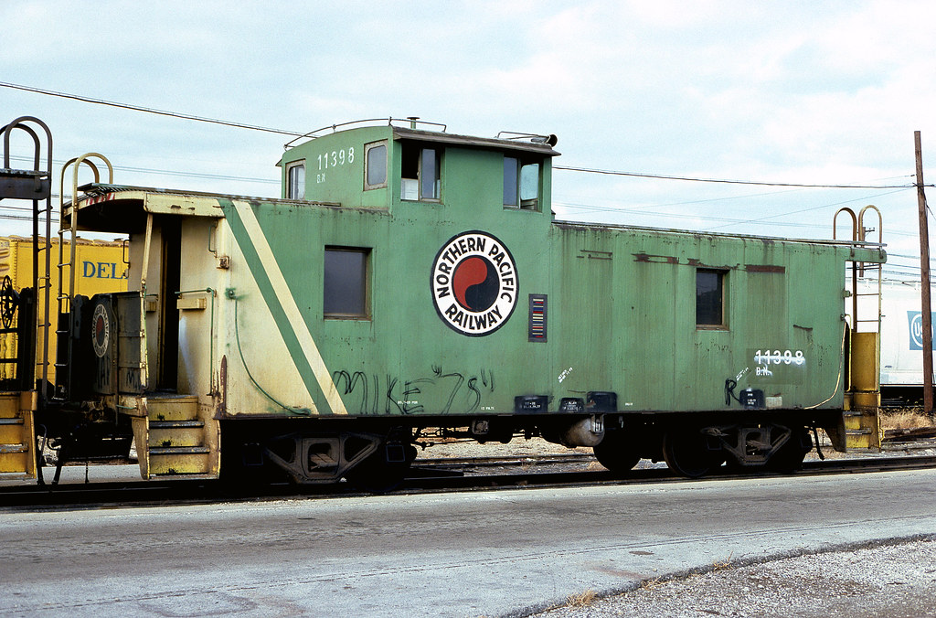 BN Caboose 11398 Burlington Northern Railroad caboose 1139… Flickr