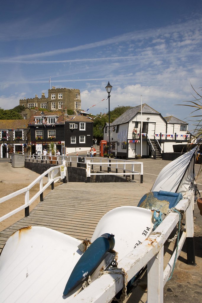 Broadstairs The seafront at Broadstairs on the Isle of Tha… Flickr