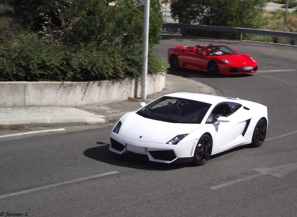 Bull VS Horse Gallardo LP560 & Ferrai F430