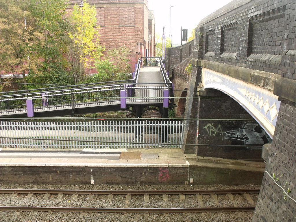 Bournville Station and the Worcester and Birmingham Canal … Flickr
