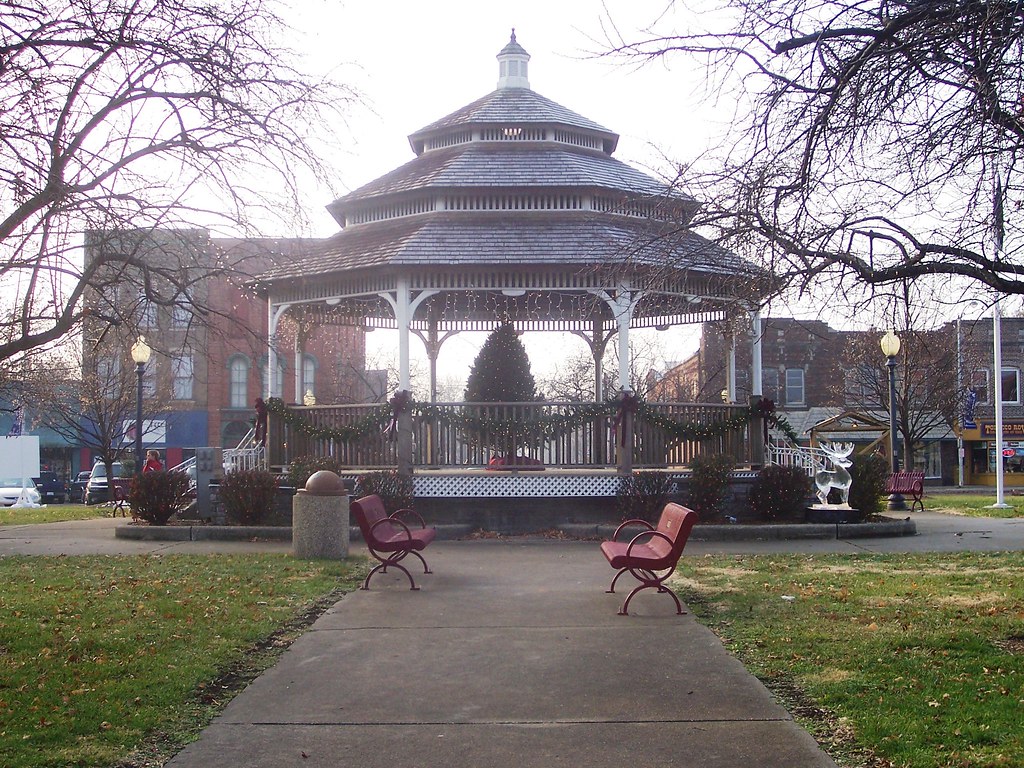 Christmastime Gazebo in Carlinville Illinois Note the rein… Flickr
