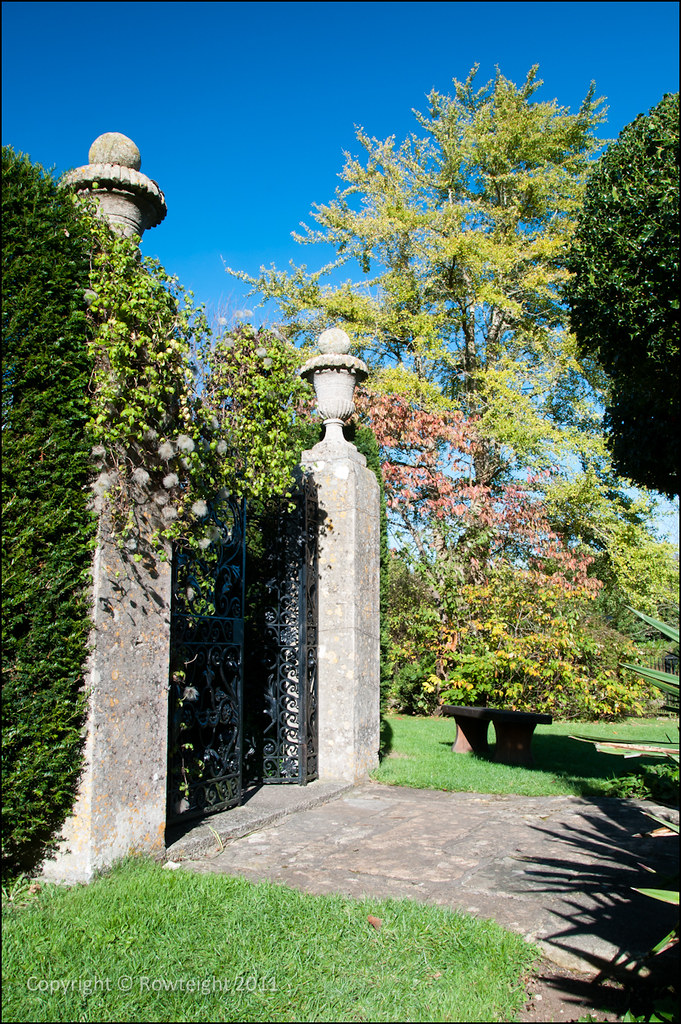 Courts Garden See where this picture was taken. [?] Robert C. Flickr