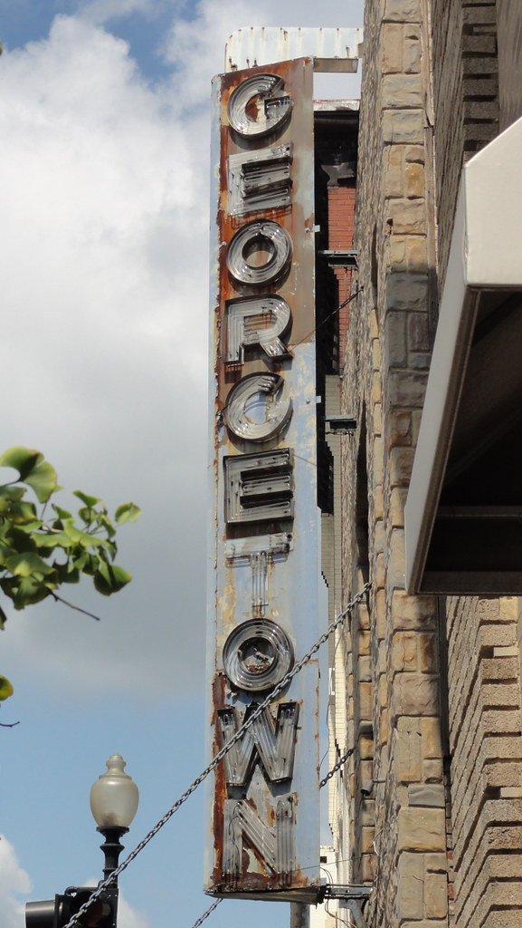 DSC15932 sign, 1351 Wisconsin Avenue, NW, Was… Flickr